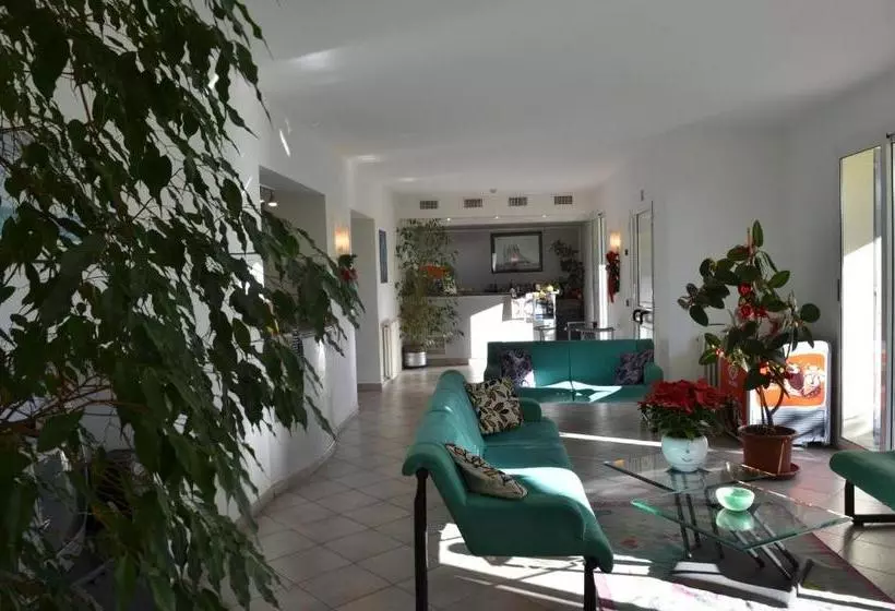 Residence Villa Carmen Fronte Mare A 50 Mt