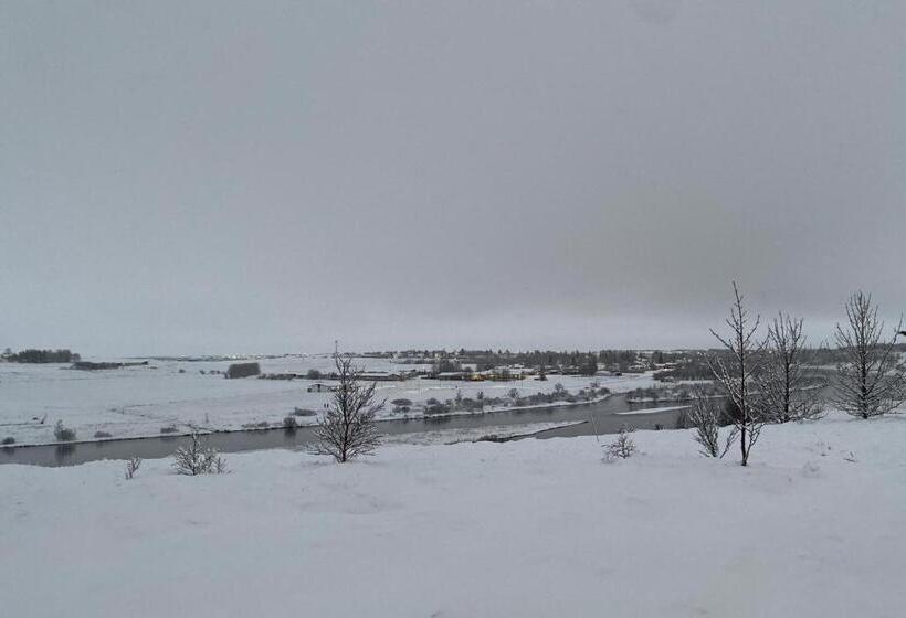 تختخواب و صبحانه Ugla Gistihús