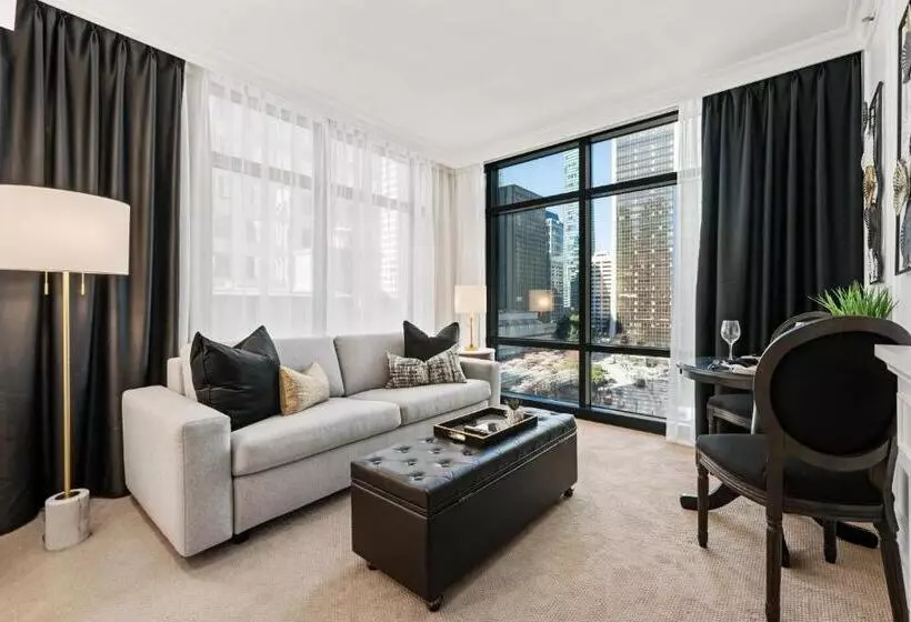 Elegant & Luxury 2 Bed Suite Close To Convention Centre
