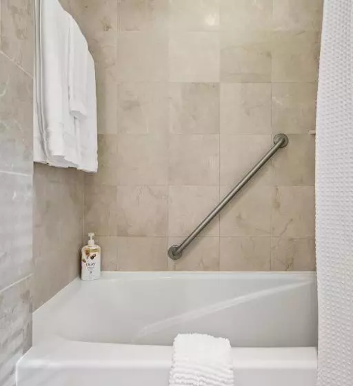 Elegant & Luxury 2 Bed Suite Close To Convention Centre