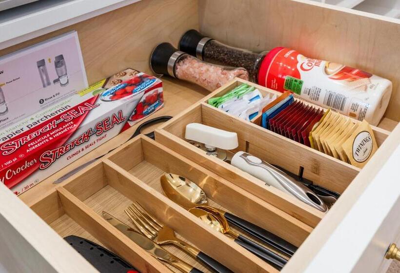 Elegant & Luxury 2 Bed Suite Close To Convention Centre