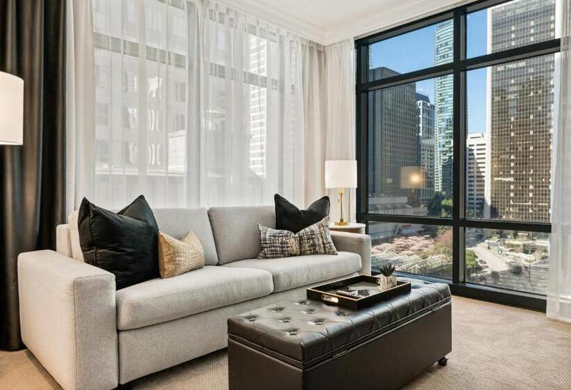 Elegant & Luxury 2 Bed Suite Close To Convention Centre