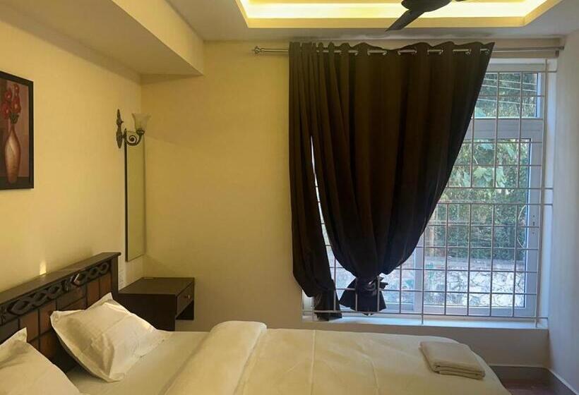 فندق Brown Berry Inn