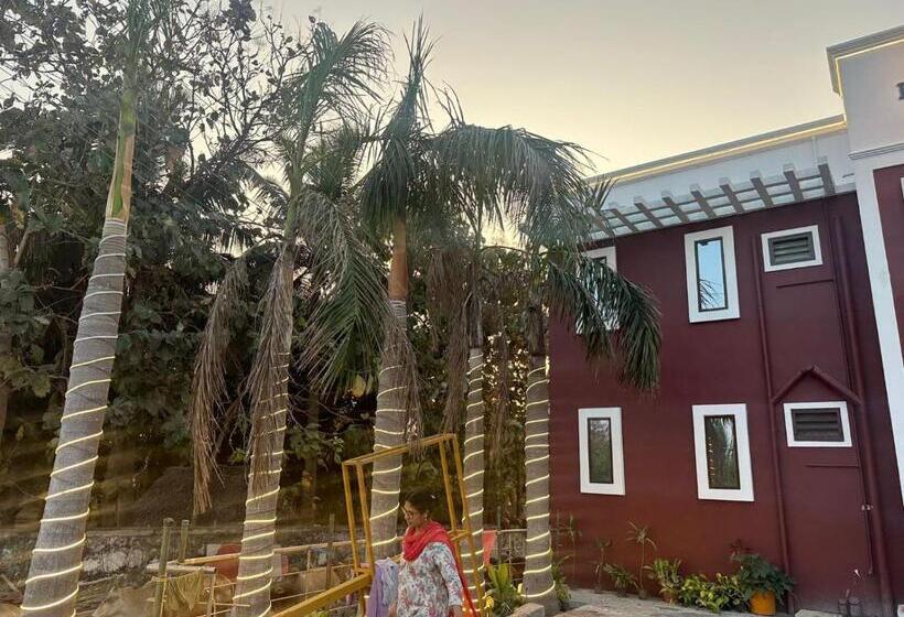 فندق Brown Berry Inn