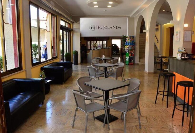 Hotel Jolanda