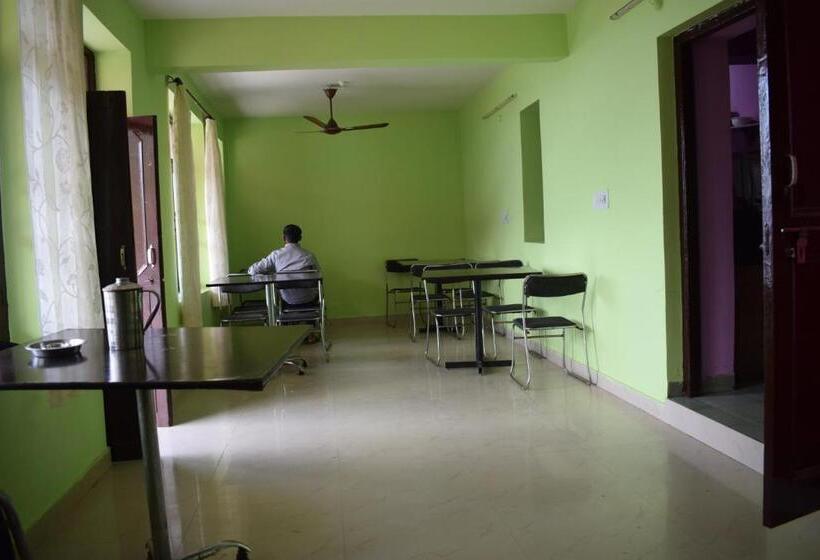 פנסיון Hill Top Guest House And Restaurant