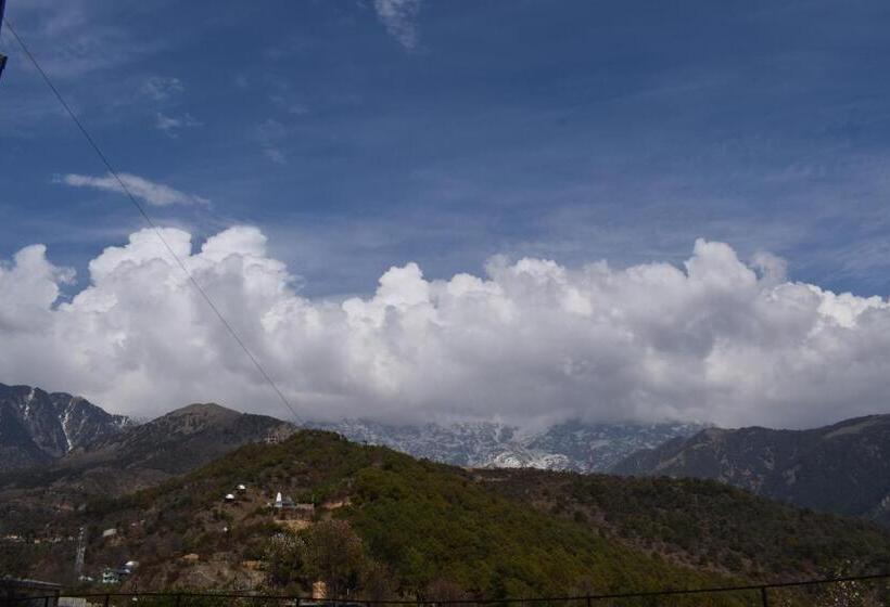 פנסיון Hill Top Guest House And Restaurant