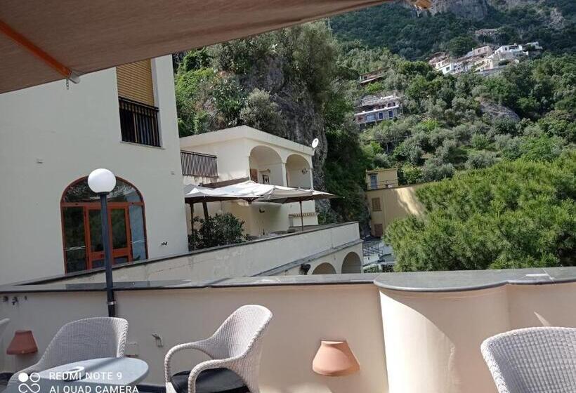Apartment Hotel Royal Con Balcone E Vista Mare