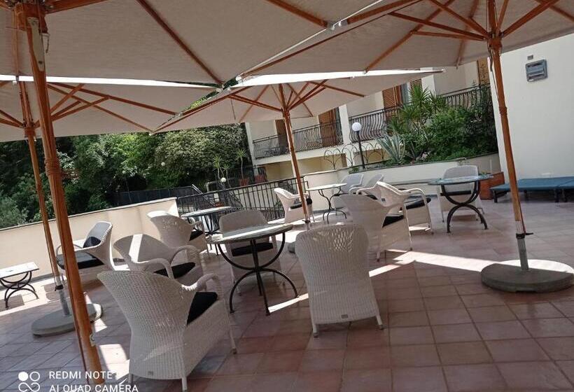 Apartment Hotel Royal Con Balcone E Vista Mare