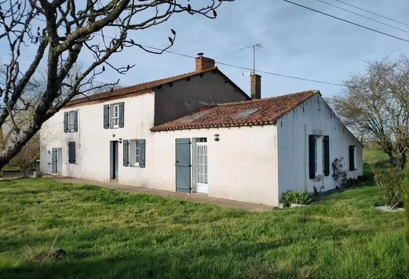 ベッドアンドブレックファースト Le Cardoué, Gíte Au Cœur Du Bocage Vendéen