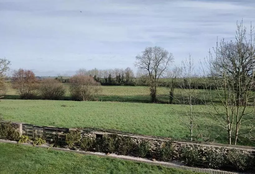 ベッドアンドブレックファースト Le Cardoué, Gíte Au Cœur Du Bocage Vendéen