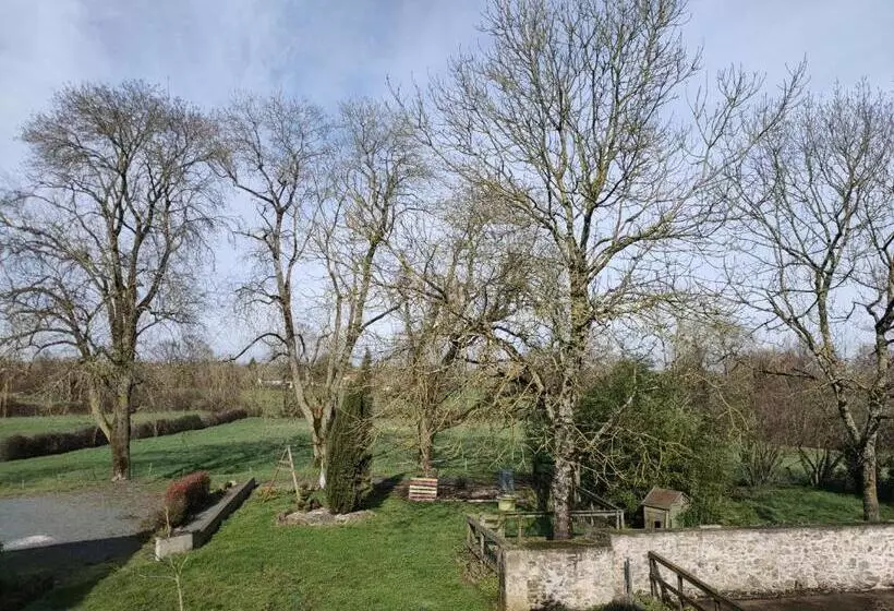 ベッドアンドブレックファースト Le Cardoué, Gíte Au Cœur Du Bocage Vendéen