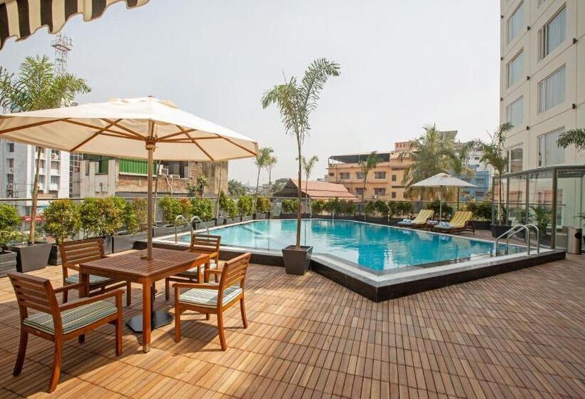 هتل Arista By Ambition