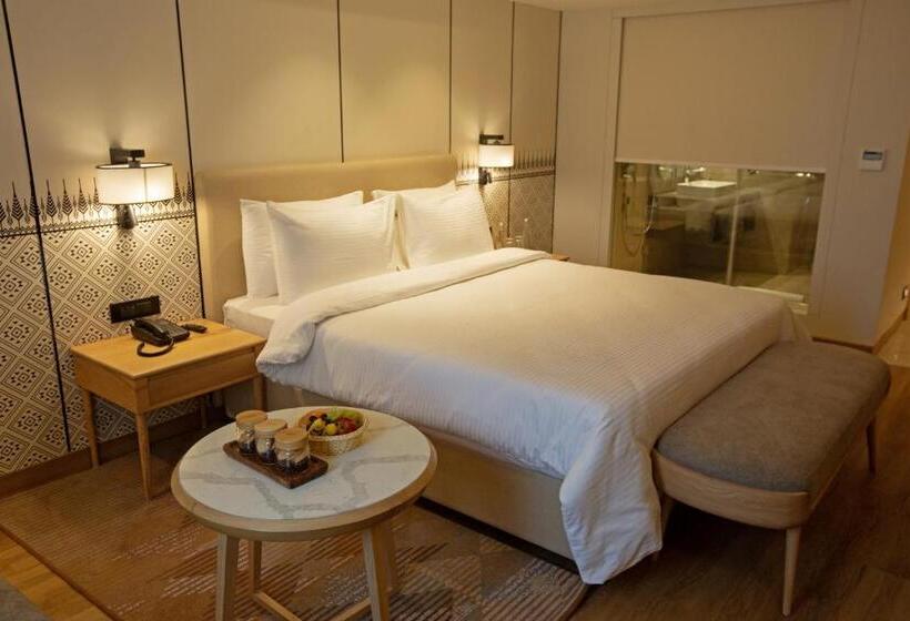 هتل Arista By Ambition