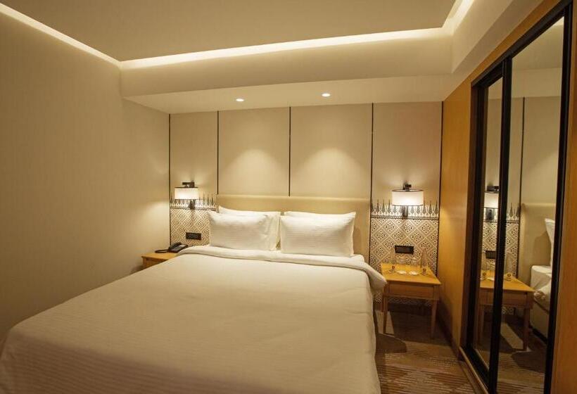 هتل Arista By Ambition