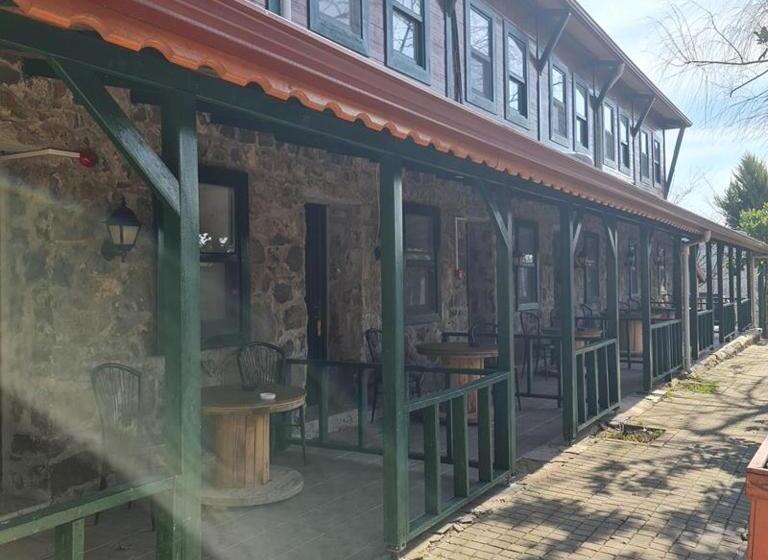 בית מלון כפרי Hermes Country Club