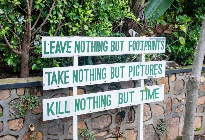 هتل Moments Lodge