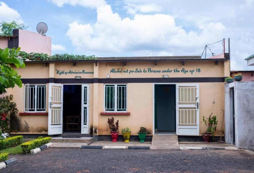 هتل Moments Lodge