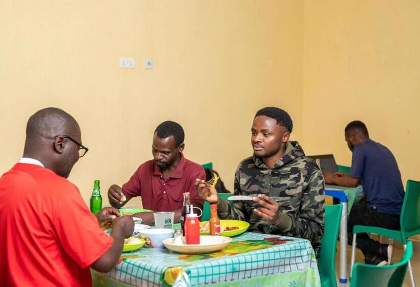 هتل Moments Lodge