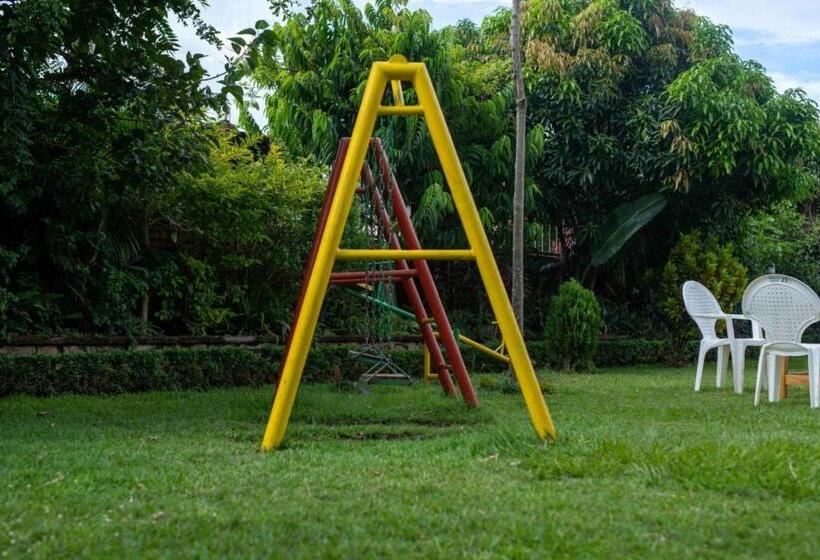 هتل Moments Lodge