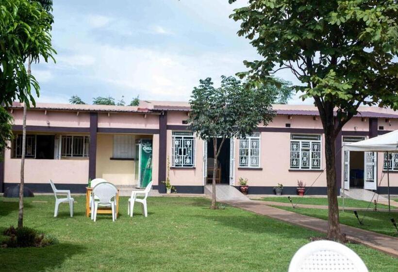 هتل Moments Lodge