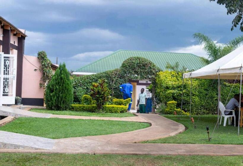 هتل Moments Lodge