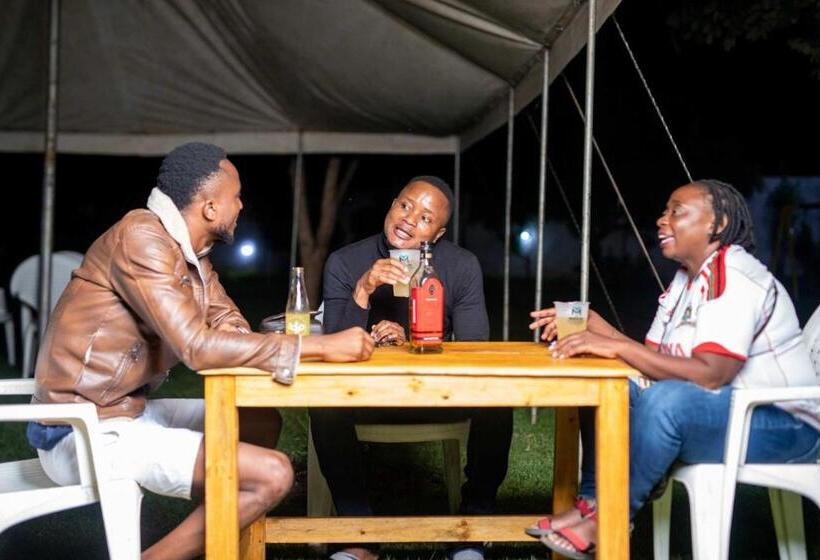 هتل Moments Lodge