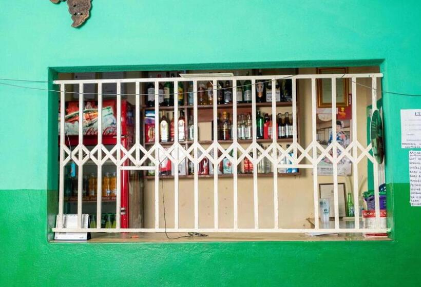 هتل Moments Lodge