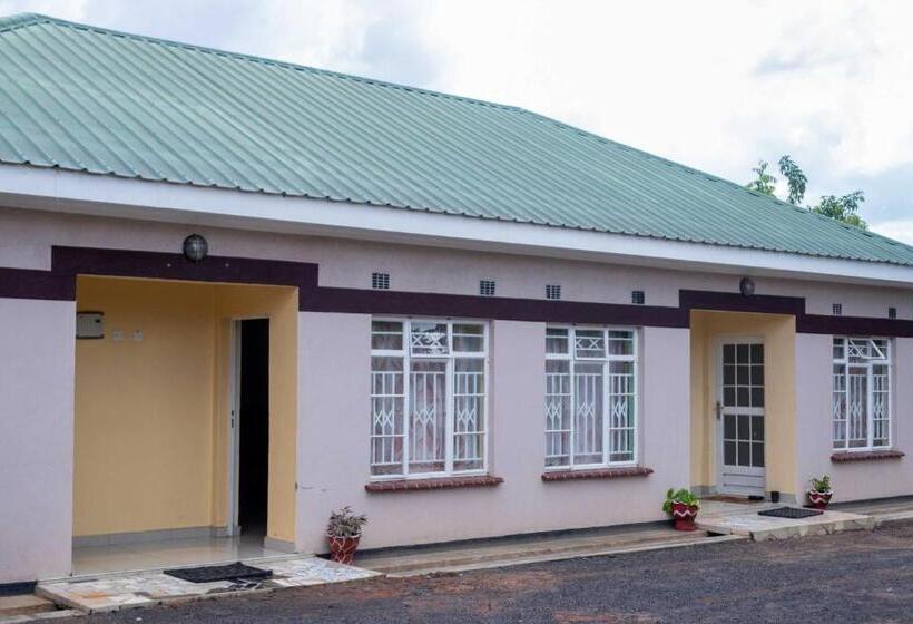 هتل Moments Lodge