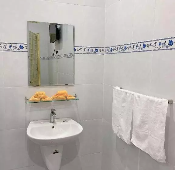 هتل Nhà Nghỉ Tấn Phát