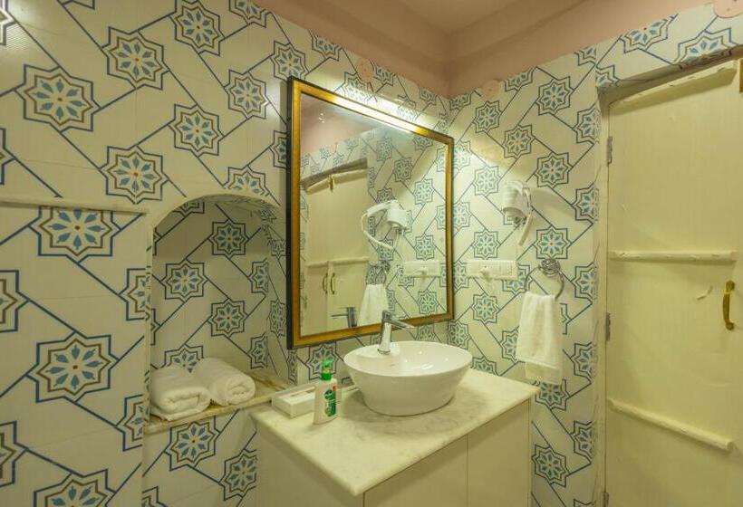 هتل Sheel Mahal  Near Hawa Mahal