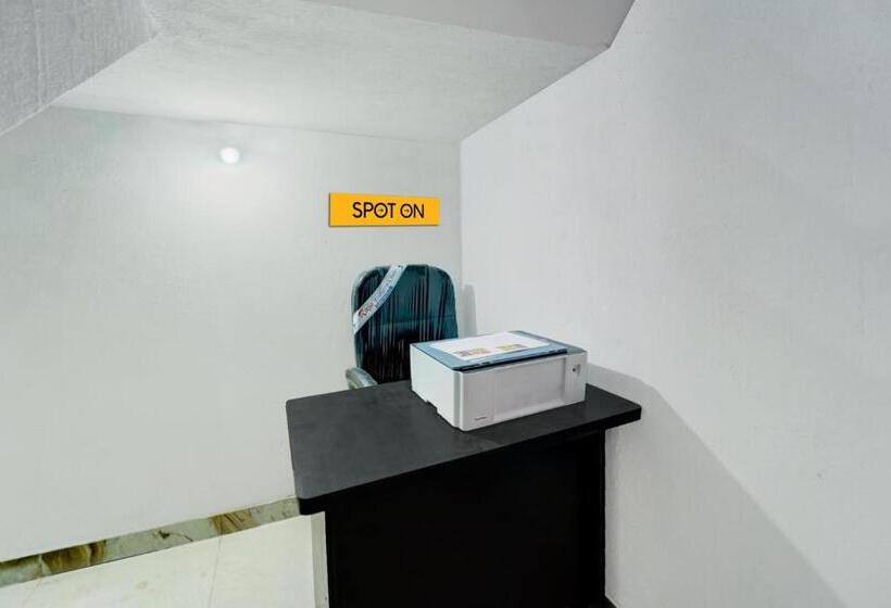 酒店 Spot On Abhiraj Hotal & Guests House