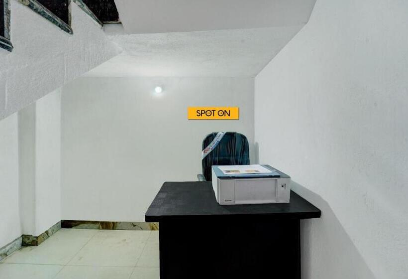 酒店 Spot On Abhiraj Hotal & Guests House