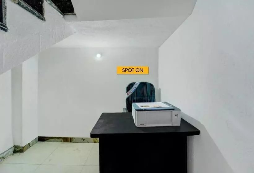 ホテル Spot On Abhiraj Hotal & Guests House