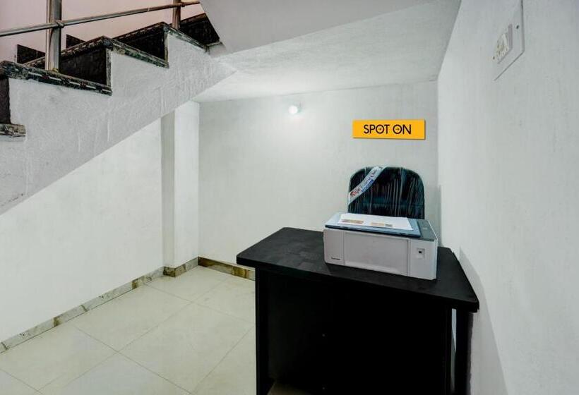 酒店 Spot On Abhiraj Hotal & Guests House