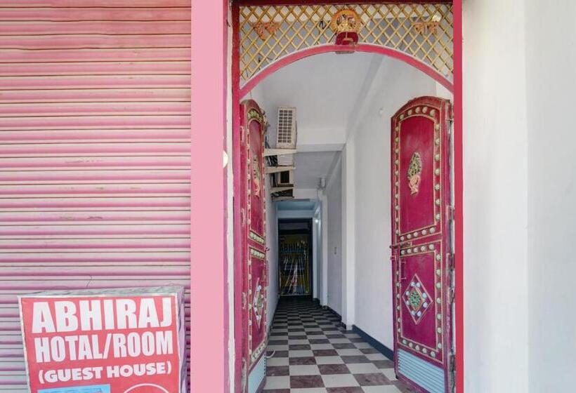 酒店 Spot On Abhiraj Hotal & Guests House