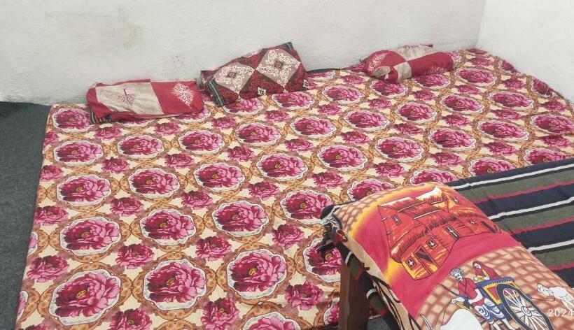 Пансион Kuber Bhandari Guest House And Hotel, Sehore