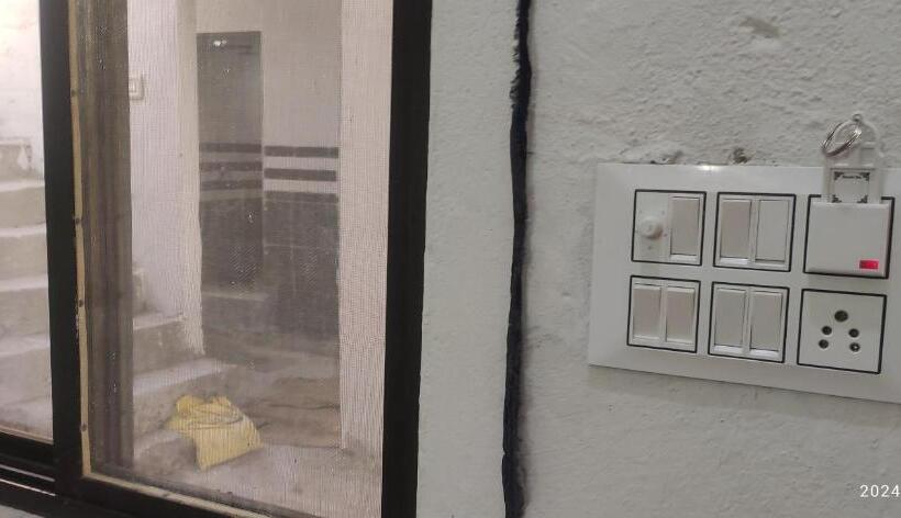 Пансион Kuber Bhandari Guest House And Hotel, Sehore