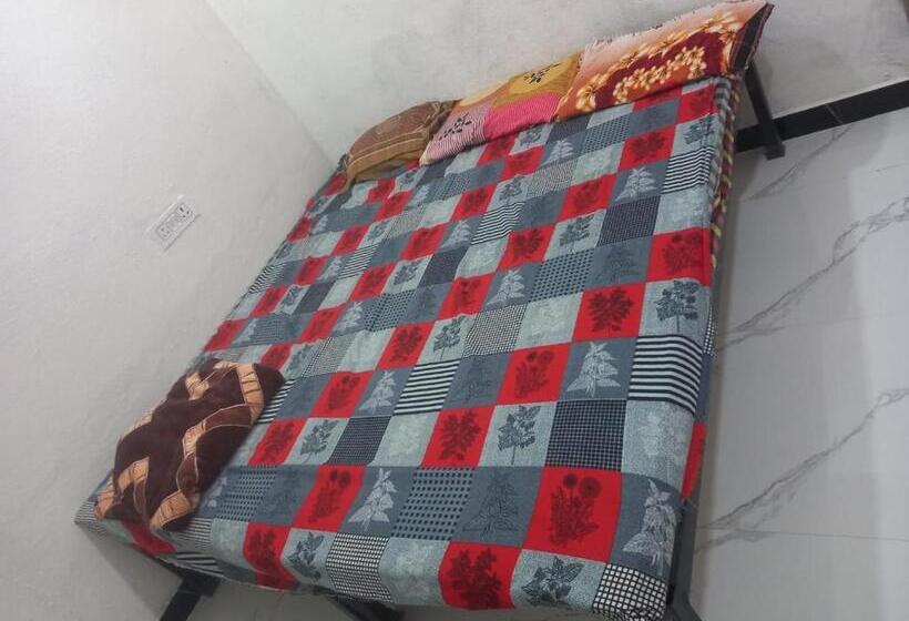 Пансион Kuber Bhandari Guest House And Hotel, Sehore