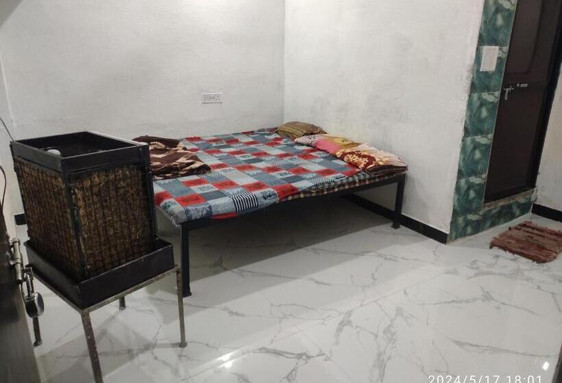 Пансион Kuber Bhandari Guest House And Hotel, Sehore