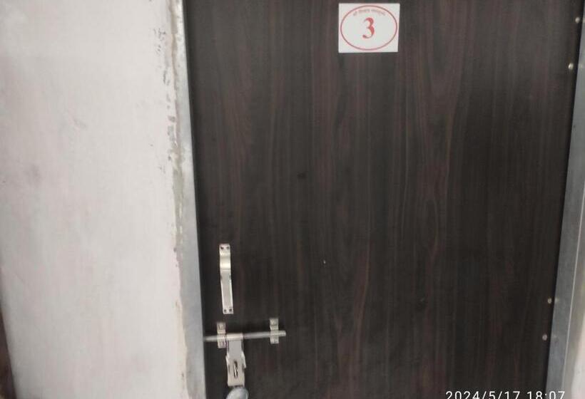 Пансион Kuber Bhandari Guest House And Hotel, Sehore