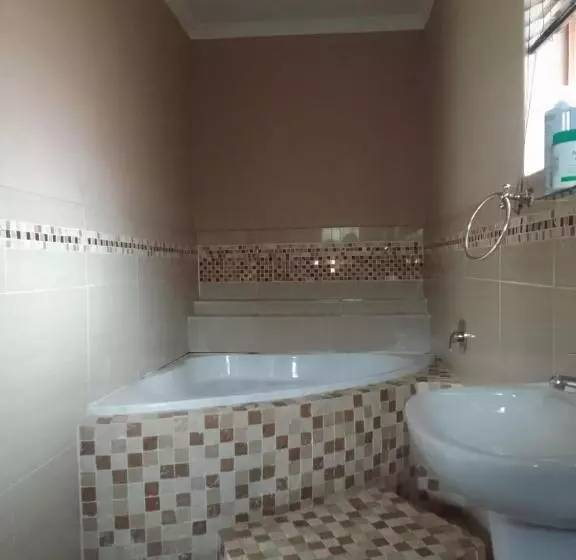 پانسیون Nomanini Guest House Nelspruit