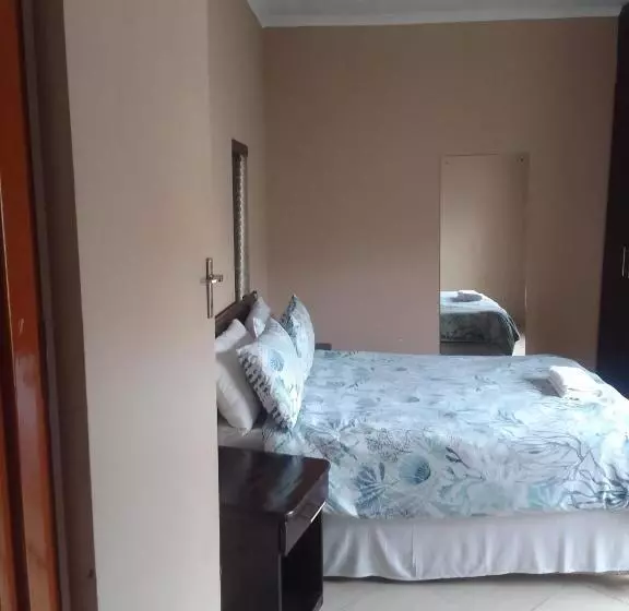 پانسیون Nomanini Guest House Nelspruit