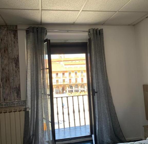 Pensió Old Town Plaza Mayor