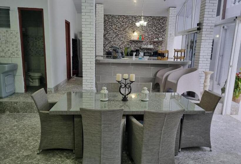 پانسیون Villa Helena