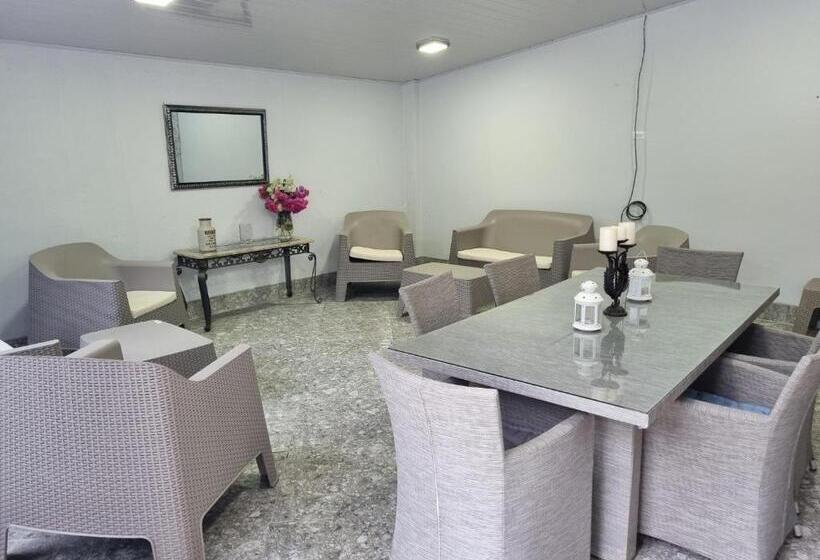 پانسیون Villa Helena