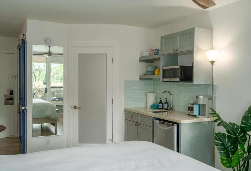 Central Kihei Gem! 3 Min Walk To The Beach & Shops