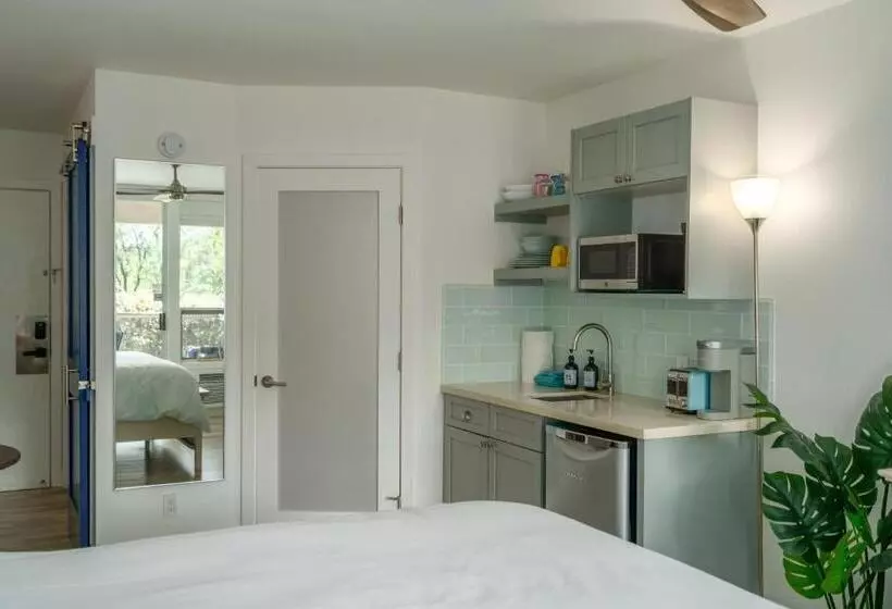 Central Kihei Gem! 3 Min Walk To The Beach & Shops