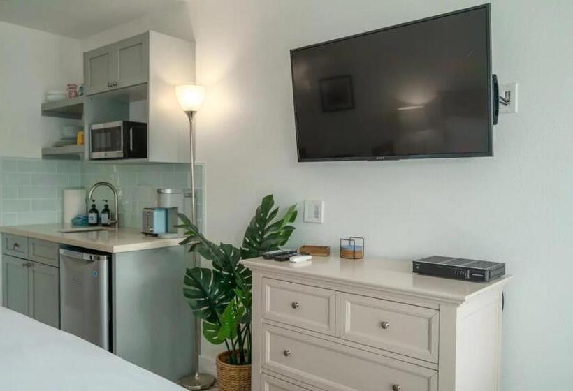 Central Kihei Gem! 3 Min Walk To The Beach & Shops