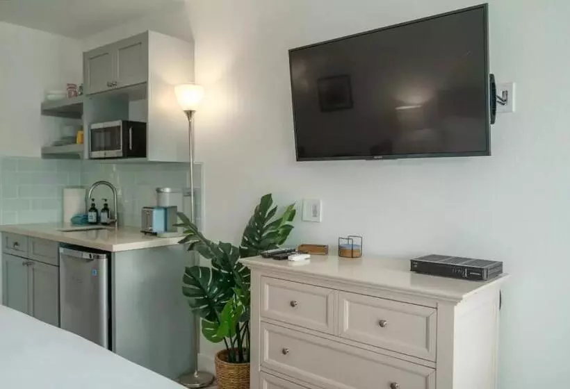 Central Kihei Gem! 3 Min Walk To The Beach & Shops